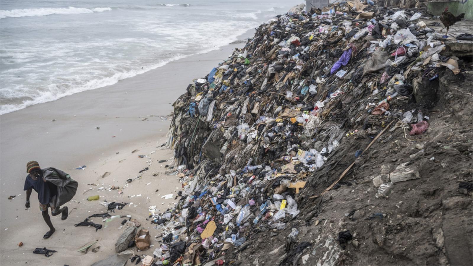 Bloomberg | Regulators Want Fashion Brands to Pay for Their Textile Waste